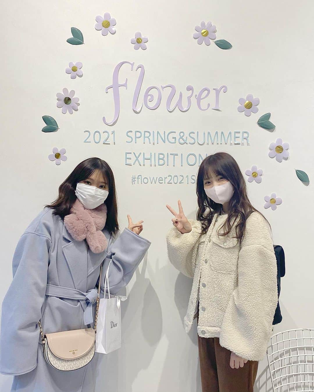 RIiNAさんのインスタグラム写真 - (RIiNAInstagram)「. . . @noa_sakuma と @flower_web の展示会に行ってきました🌷 可愛い春夏のお洋服だらけでめちゃめちゃ迷った、、、😅 @flower_yagi さんいつもありがとうございます♡ . 時間なくて髪の毛セットもしてないからやばい🤣 . #flower #展示会」1月21日 23時39分 - riina_lam