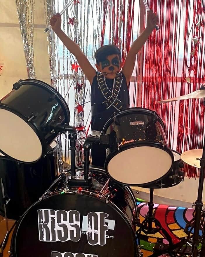 KISSさんのインスタグラム写真 - (KISSInstagram)「#KISSKids Rock! Awesome! Keep the photos coming, #KISSARMY. We love seeing them!   www.KISSOnline.com/letters」1月21日 23時46分 - kissonline