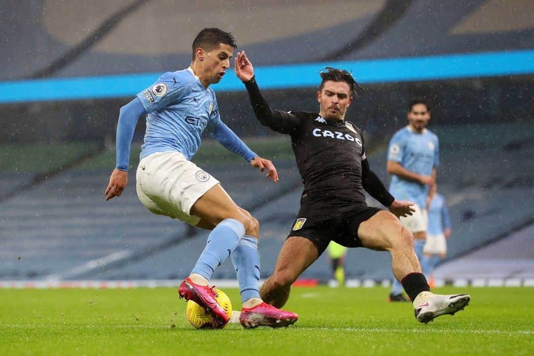 ジョアン・カンセロのインスタグラム：「Step by step and more 3 points ✅ Congratulations to the team ⚪️🔵 #mommyblessme」