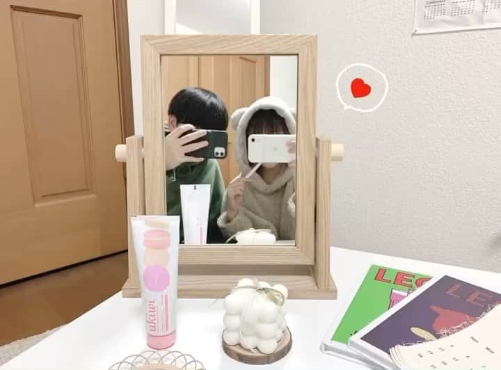 みさねのインスタグラム：「ㅤ おやすみ😪寝る前いつも髪乾かしてもらって一緒に歯磨きして寝る〜❣️ ㅤ 最近使っとるニュージーランドのukiwiっていうブランドの歯磨き粉マカロンみたいで可愛くてお気に入り🥺 ㅤ オーガニック素材で使い心地もいいけん使ってみて！歯ブラシ立てがナノマグネットなんよ〜！ ㅤ @ukiwi_jp でキャンペーンやっとるよ！ ㅤ #カップルフォト #カップル #同棲カップル #ukiwi #ユーキウイ #pr #おうち時間 #インテリア」