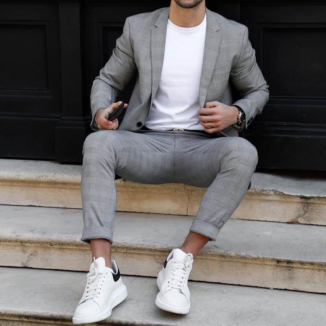 Men Withのインスタグラム：「Follow @menwithclass for daily suited inspiration 😍👌🏽」