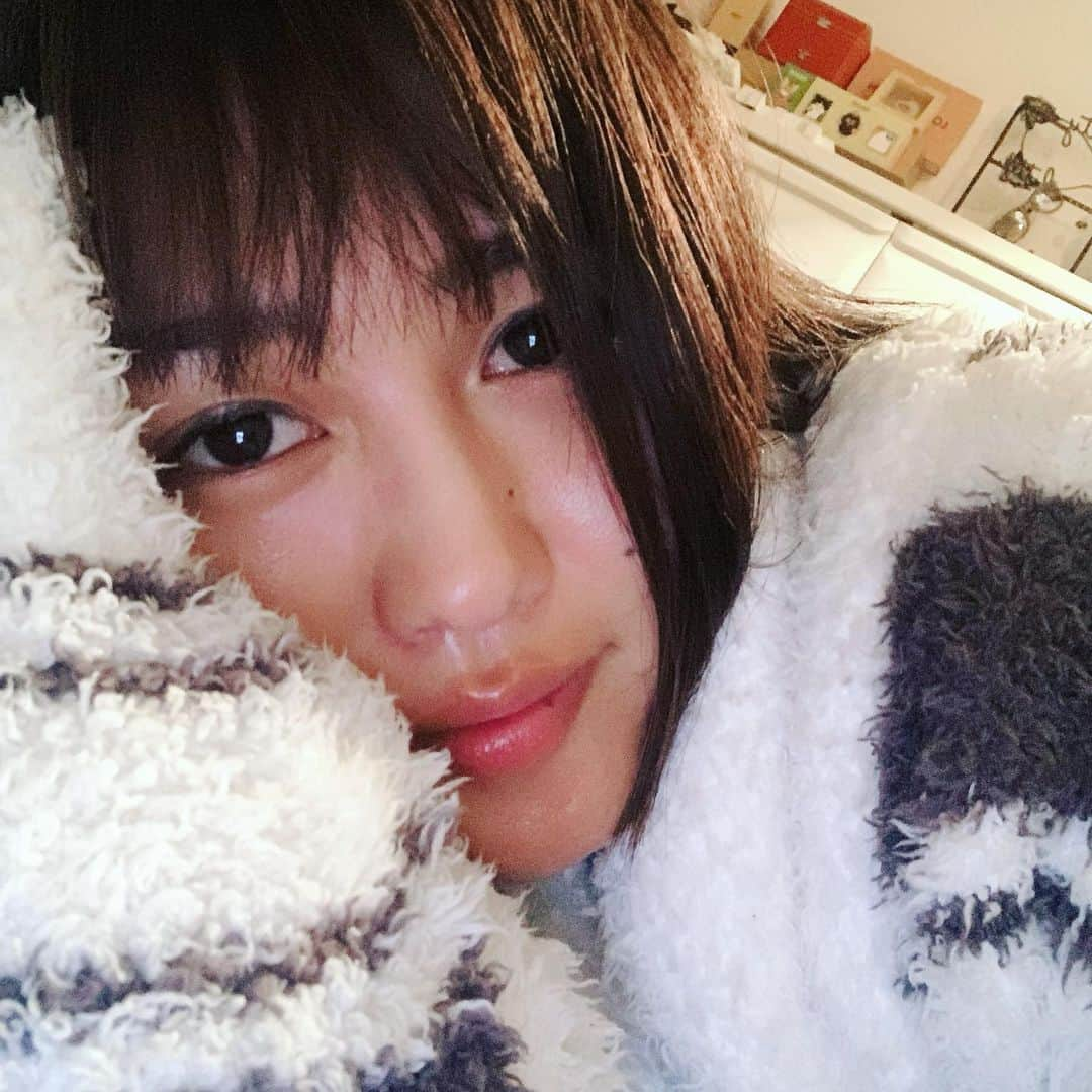 秋吉織栄（宮内かれん）さんのインスタグラム写真 - (秋吉織栄（宮内かれん）Instagram)「おやすみなさい😴  最近、稽古が楽しい🥰 明日も準備しっかりして 楽しくするぞー✨✨  お疲れ様でした😌★  #サンサーラ式葬送入門   #jelatopique  #ジェラピケ   #2021  #織栄組  #織栄組サポーター  #組員募集中  #おりおり  #クロオリちゃん  #コロナウイルスが早く終息しますように  #コロナに負けるな  #静岡  #役者  #女優 #japanesegirl #応援よろしくお願いします」1月22日 0時19分 - orie.oliiiiie.olivia