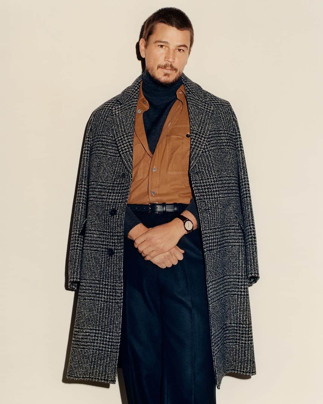 MR PORTERのインスタグラム：「Would you leave Hollywood – and a $100m paycheque – behind if you had the chance? Mr Josh Hartnett did. At the apex of a burgeoning career, he chose to take a backseat to superstardom. But why? “I decided to have a life,” he says. Read the full interview at the link in bio.」