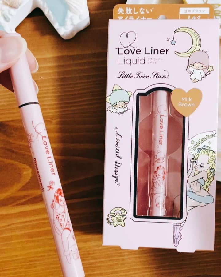 菊原梨華のインスタグラム：「・ ・ @loveliner_official の ラブライナー×サンリオ×foxy illustrations のコラボ❤️ ・ 見てて上がる〜😍👏 可愛い〜！ メイク用品は見た目も大事💪 ・ 2枚目はタイムシークレット✨ スティック美容液💕 マスクによる肌トラブルや 乾燥などから守ってくれるの⭐️ 持ち運びできていいですよねっ！ ・ #ラブライナー#アイライナー#可愛い#デザイン#good#enjoy#followｍe #美容液」