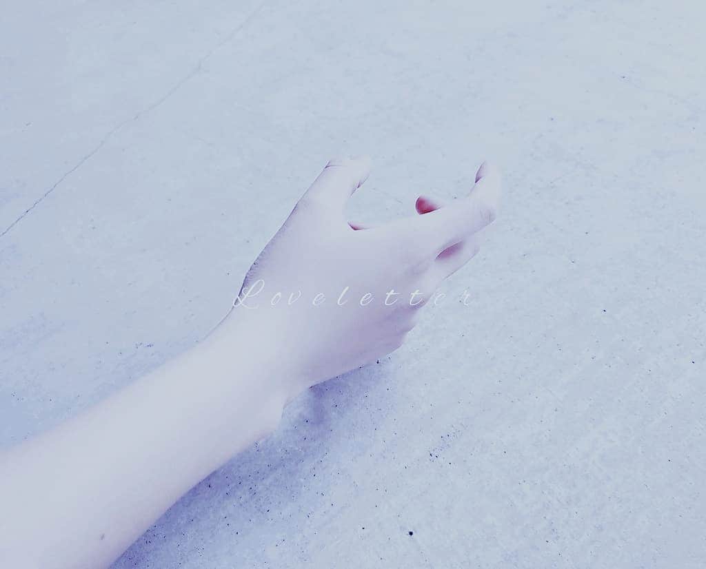 杉浦アヤカのインスタグラム：「#手 #エモい」