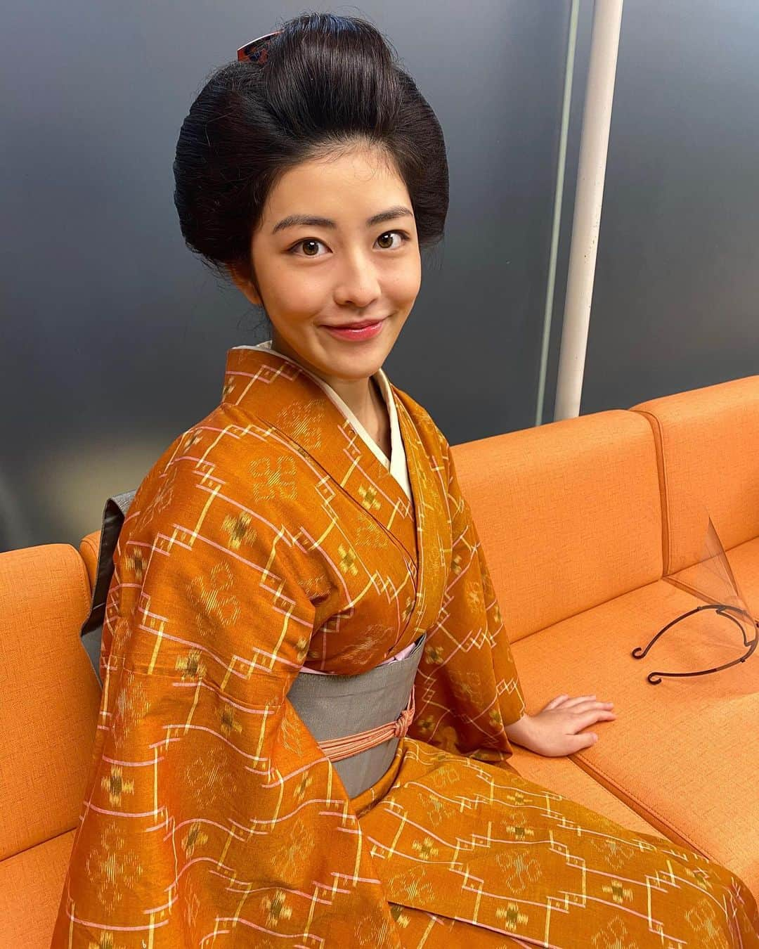 木月あかりさんのインスタグラム写真 - (木月あかりInstagram)「前室にて👘  おちょやん、見逃してしまった方は  BSプレミアム、BS4Kにて 土曜日9時45分〜11時までの再放送  そして、NHKオンデマンドでも配信されて いるので是非ご覧になってください！  昨日はサンケイスポーツを見てくださり ありがとうございました！ Webではまだ見れるのでまだの方は是非。  #朝ドラ #おちょやん #サンスポ #サンケイスポーツ #木月あかり」1月21日 15時31分 - akari_kizuki