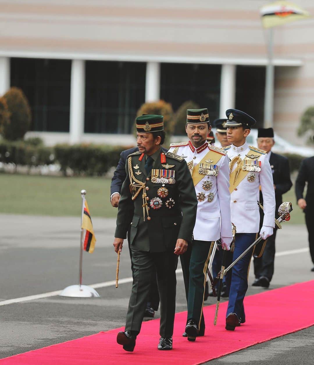 アブドゥル・マティーン王子のインスタグラム：「Huge congratulations to the 73 newly commissioned officers who passed off the square with great panache.」