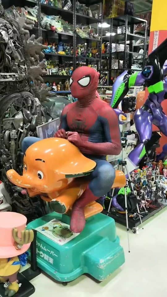 Japanese Spidermanのインスタグラム：「実家に帰りたい🕷🕸 ・ 因みにここは、 実家の近くにある隠れスポットのフィギュア館！！！ ・ 三重県来た際は是非！ ・ #週末ヒーロー #スパイダーマン#マーベル#アベンジャーズ#コスプレ#コスプレイヤー#サトちゃん#フィギュア#三重県#観光#紀北町#尾鷲#多気町#高田純次#銀座#エヴァンゲリオン#ワンピース#実家#spiderman#marvel#ginza#cos#ロマン」