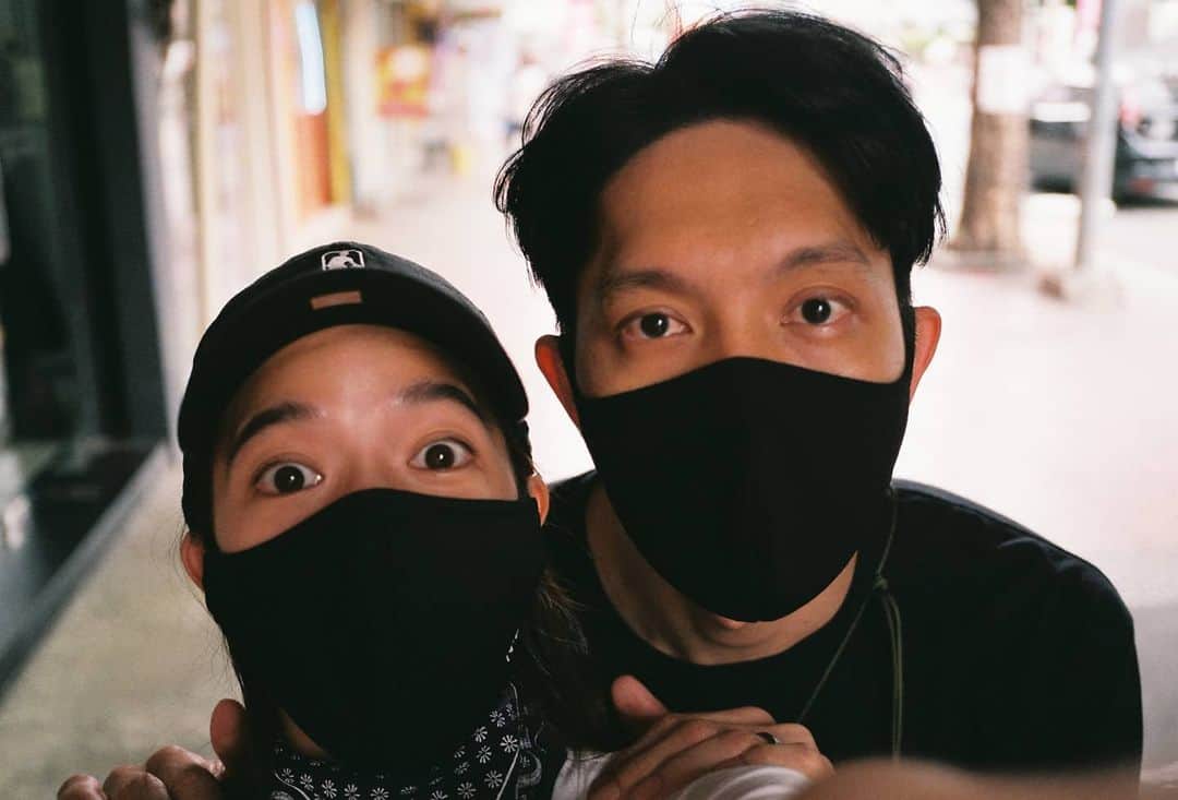 バイトゥーイ・ズワピットのインスタグラム：「👀 👀 . #filmselfie #contaxt3 #zvpfilms」