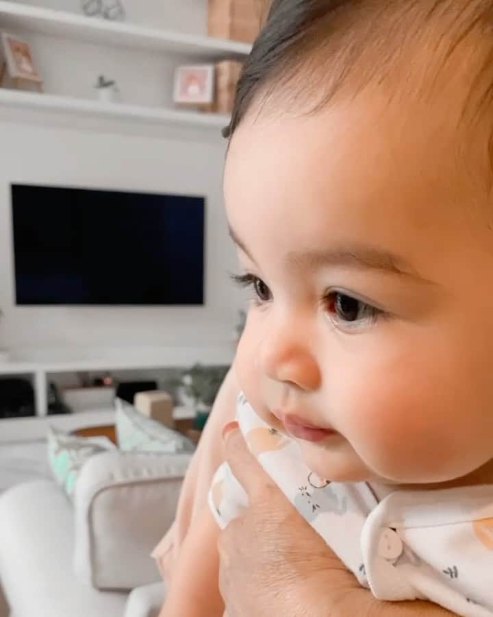 Rianti Cartwrightのインスタグラム：「Sudah siap MPASI banget nih, setiap lihat makanan semangatt banget. Sabar ya sayang tgl 25 pas 6 bulan ❤️ #cararosekanayanainggolan」