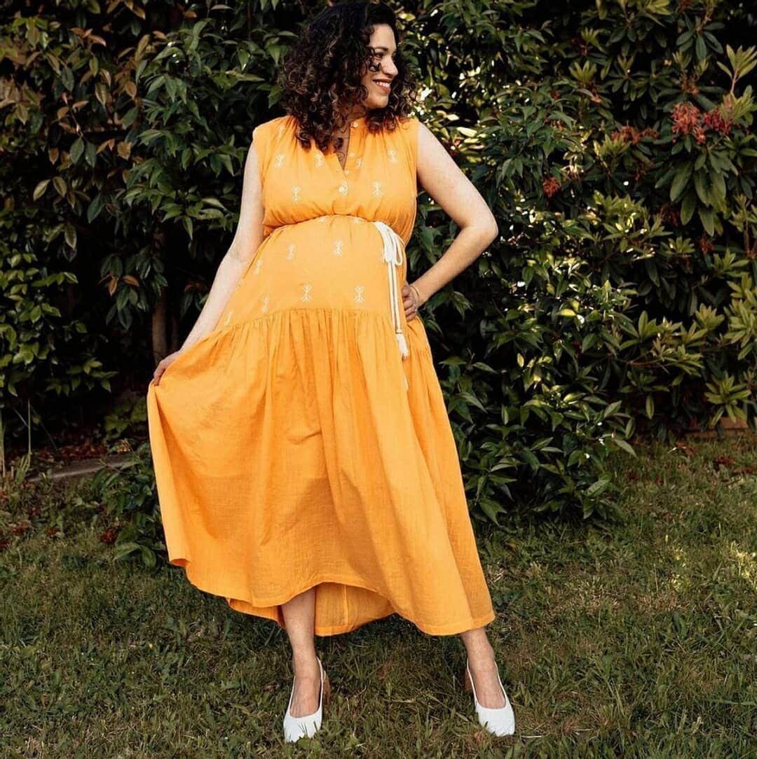 ミーガンパークのインスタグラム：「A ray of glorious sunshine // Luciana @luci_lilt_blog sports the Elvia Midi Dress in Inca Gold. Snap up this perfect summer piece on sale now x」