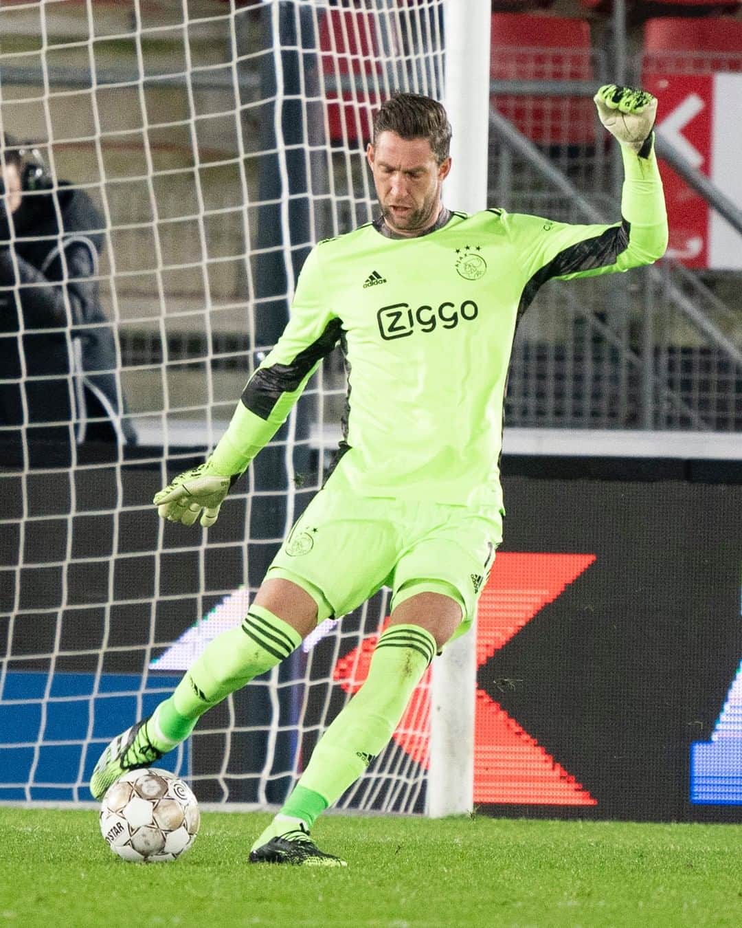 アヤックス・アムステルダムさんのインスタグラム写真 - (アヤックス・アムステルダムInstagram)「Maarten Stekelenburg... 👏  𝐌𝐚𝐫𝐜𝐡 𝟔, 𝟐𝟎𝟏𝟏: - Last win with Ajax vs. AZ Alkmaar  𝐉𝐚𝐧𝐮𝐚𝐫𝐲 𝟐𝟎, 𝟐𝟎𝟐𝟏: - Win + clean sheet on his official return  #azaja」1月21日 16時01分 - afcajax