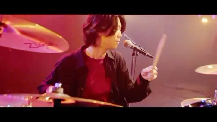 ハンブレッダーズのインスタグラム：「昨日、1st Single『COLORS』発売されました！ レコ発ツアーのチケット先行シリアル封入されています！ 先行受付期間は、1/24(日) 23:59までです。 お忘れなく！  "きっと何かが変わるはず"ワンマンツアー ・3/4(木) TSUTAYA O-EAST ・3/9(火) BIGCAT  #ハンブレッダーズ #ハンブレ #ライブハウスで会おうぜ」