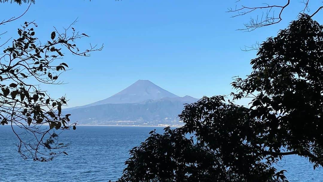 村井智建のインスタグラム：「沼津からの富士山と我々の山の山頂」