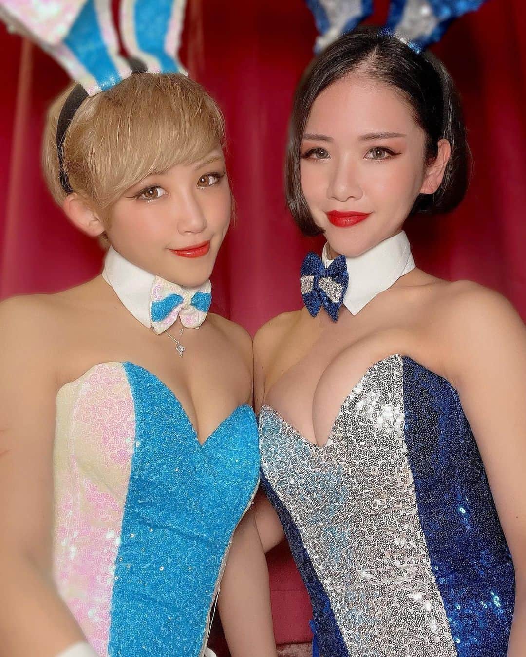Yukkyのインスタグラム：「💎👯🏻‍♀️💙 . . . . . #burlesquetokyo#showgirl#showdancer#dancer#japanesegirl#girl#instalike#instagood#instadaily#lfl#fff#bunny#costume#anime#mood#makeup#2021#tokyo#バーレスク東京#ダンサー#黒髪ボブ#ショートヘア#舞台#バニーガール#コスチューム#被写体#仲良し」