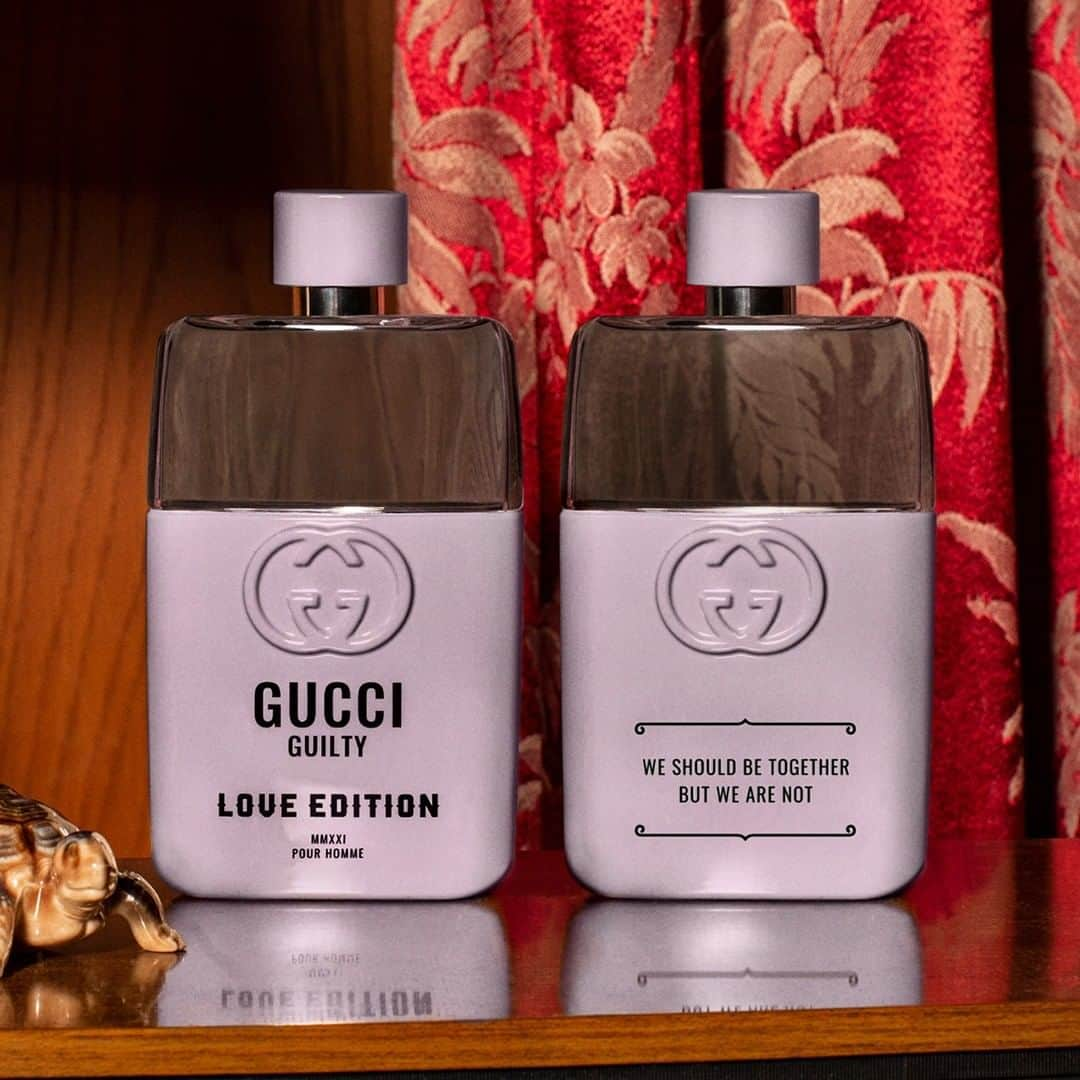 グッチさんのインスタグラム写真 - (グッチInstagram)「In this special time of the year dedicated to love, the @guccibeauty Gucci Guilty Love Edition 2021 scents are a contemporary declaration of passion. The back of each scent features poetry verses: ‘we should be together, but we are not’ and ‘we are not together but we should be.’ Photography by @finn_constantine. Discover the new limited edition fragrances through link in bio. #ForeverGuilty #AlessandroMichele #GucciBeauty @alessandro_michele」1月21日 17時00分 - gucci