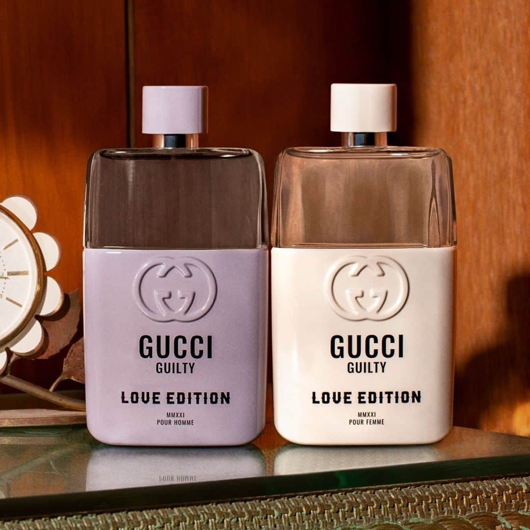 のインスタグラム：「In this special time of the year dedicated to love, the @guccibeauty Gucci Guilty Love Edition 2021 scents are a contemporary declaration of passion. The back of each scent features poetry verses: ‘we should be together, but we are not’ and ‘we are not together but we should be.’ Photography by @finn_constantine. Discover the new limited edition fragrances through link in bio. #ForeverGuilty #AlessandroMichele #GucciBeauty @alessandro_michele」