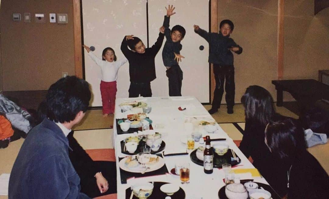 小林竜輔さんのインスタグラム写真 - (小林竜輔Instagram)「I grew up covered in love. Of course it wasn’t all easy but when I came home I was always welcomed by warm, loving, truthful, friends like family. Without all of them I would not have made it here today thats for sure.  And with all the luck in the world, I was fortunate to have two brothers and a sister.  Together we played and most times it went WAY over the line.. but “sorry” is a magical word when you are kids.  I LOVE YOUS.   I see you later grandpa.  I know you’ll be watching😉」1月21日 16時55分 - ryukobayashi