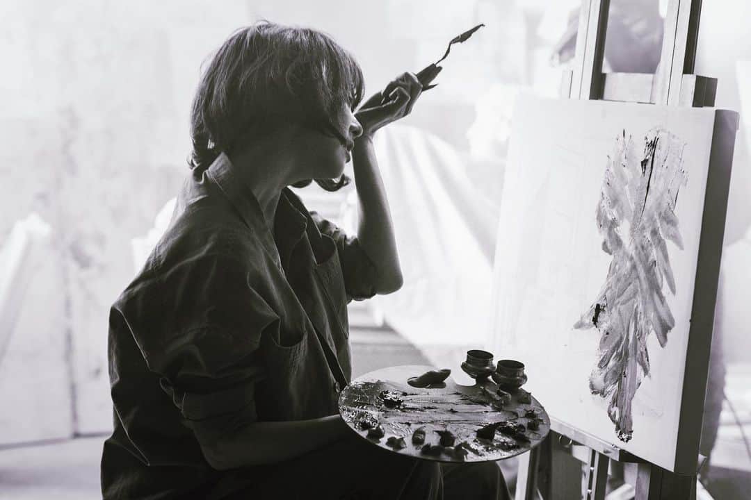 フィオナ・シットのインスタグラム：「#哥本哈根的另一個我 when a painting tells a thousand a words that could not be expressed 🤍」