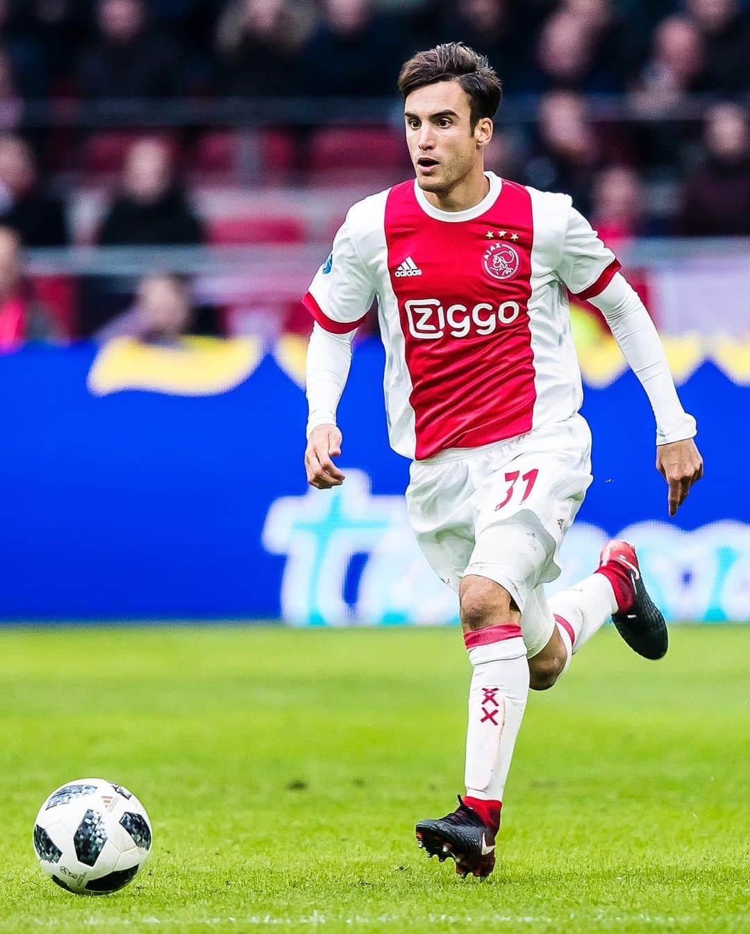 アヤックス・アムステルダムさんのインスタグラム写真 - (アヤックス・アムステルダムInstagram)「#OnThisDay in 2018: @Tagliafico3 made his Ajax debut. He’s a fan favourite ever since... ❤️」1月21日 17時02分 - afcajax