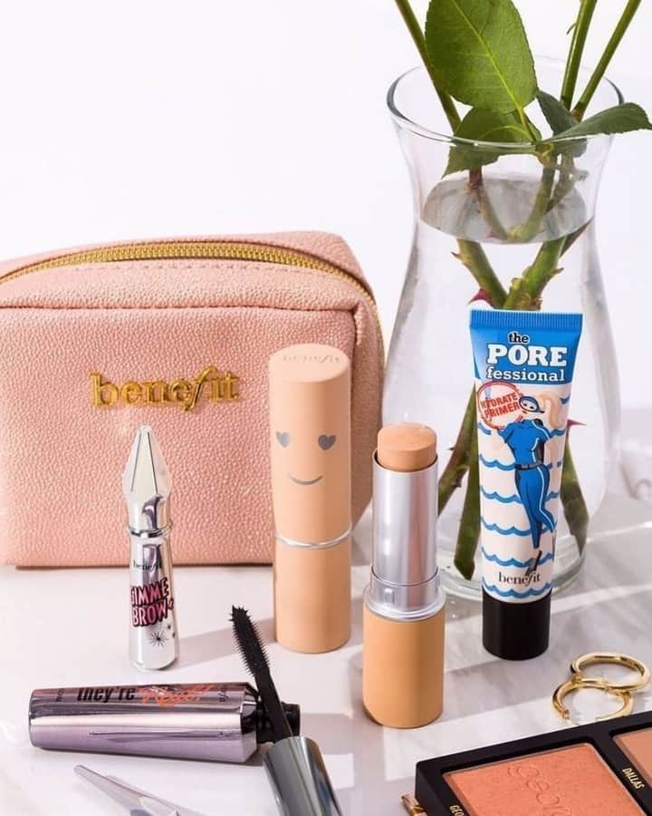 Benefit Cosmetics UKさんのインスタグラム写真 - (Benefit Cosmetics UKInstagram)「All the essentials 😍 Which Benefit goodies do you have in your makeup bag? Let us know below👇」1月21日 17時05分 - benefitcosmeticsuk