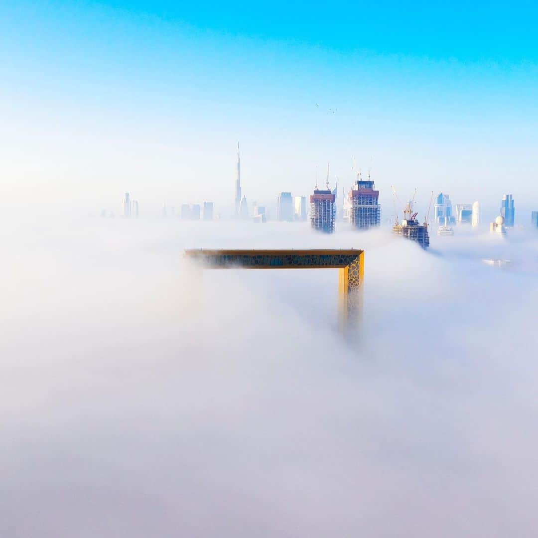 ドバイのインスタグラム：「A City above the clouds #Dubai 📷:@dubaifilm #دبي」