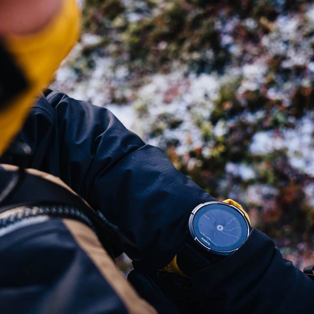 Suuntoさんのインスタグラム写真 - (SuuntoInstagram)「You don’t need a pre-planned route to navigate; as you track your activity, your Suunto automatically draws a breadcrumb trail, the path you have traveled. Ski down an awesome tree run and, at the bottom, easily find your way back to the skin track for another lap.  🏂 @anttiautti 📷 @postinjaakko  #arcticlines  #suunto9  #adventurestartshere」1月21日 17時20分 - suunto