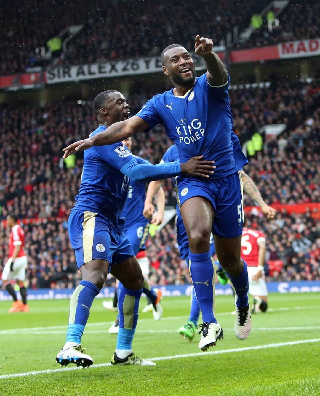 レスター・シティFCさんのインスタグラム写真 - (レスター・シティFCInstagram)「Leicester City skipper Wes Morgan turns 37 today 🦊🎈  Have a great day, Wes!  #lcfc」1月21日 17時27分 - lcfc