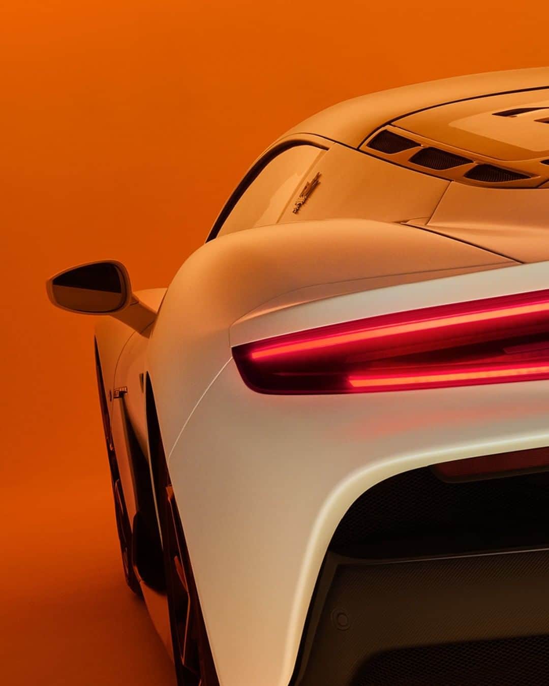 Maserati Japan | マセラティ ジャパンのインスタグラム：「Beauty runs more than skin deep. MC20. The First of its Kind. https://www.maserati.com/jp/ja/models/mc20 #MaseratiMC20 #Maserati」