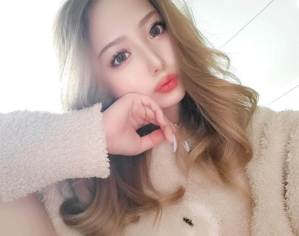 氷のんのインスタグラム：「まだ木曜日なのかもう木曜日なのか🥺  .  わしはもうのほうになりたいね🥺  .  まだまだとしかおもっとらんけど  .  #名古屋#錦#福岡#中洲#🐶#木曜日#まだ#🦍」
