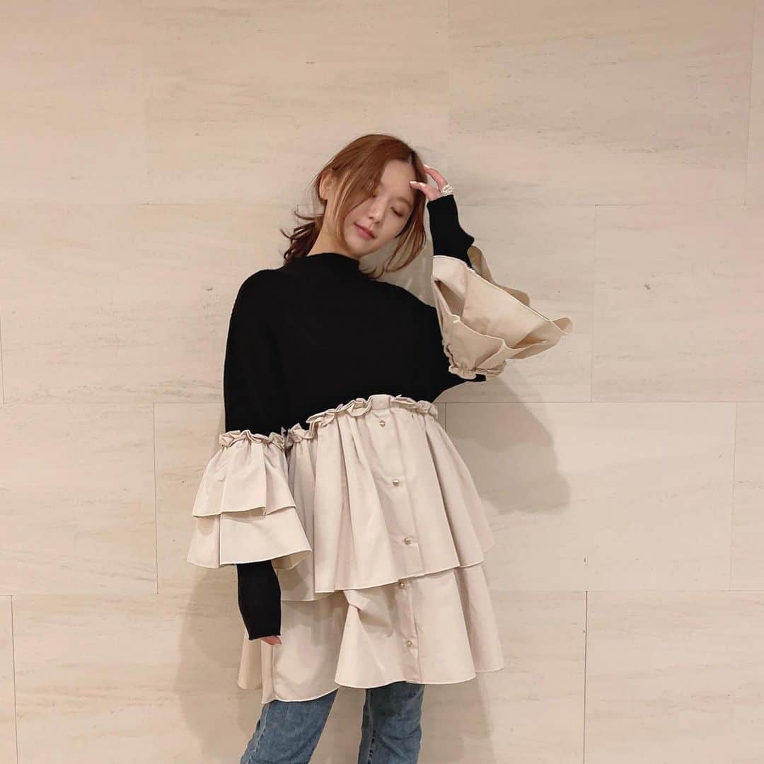 のインスタグラム：「👗❤️ ㅤㅤㅤㅤㅤㅤㅤㅤㅤㅤㅤㅤㅤ かわいいワンピースやっと着れた😆💓 最近またお家時間増えたからいつ着ようかって ずっと待ち構えてたお洋服🥺✨ ワンピースなのだけどデニム合わせてみたら可愛かったよ💓 今度はブーツ合わせて着る予定😝💋 ㅤㅤㅤㅤㅤㅤㅤㅤㅤㅤㅤㅤㅤ ゆいちゃんのお洋服、どれも可愛くて好き🥺❤️ ㅤㅤㅤㅤㅤㅤㅤㅤㅤㅤㅤㅤㅤ #fashion #ootd #crayme #패션 #오오티디 #봄코디 #겨울코디 #원피스 #원피스추천 #희영 #ワンピース #ひよん」