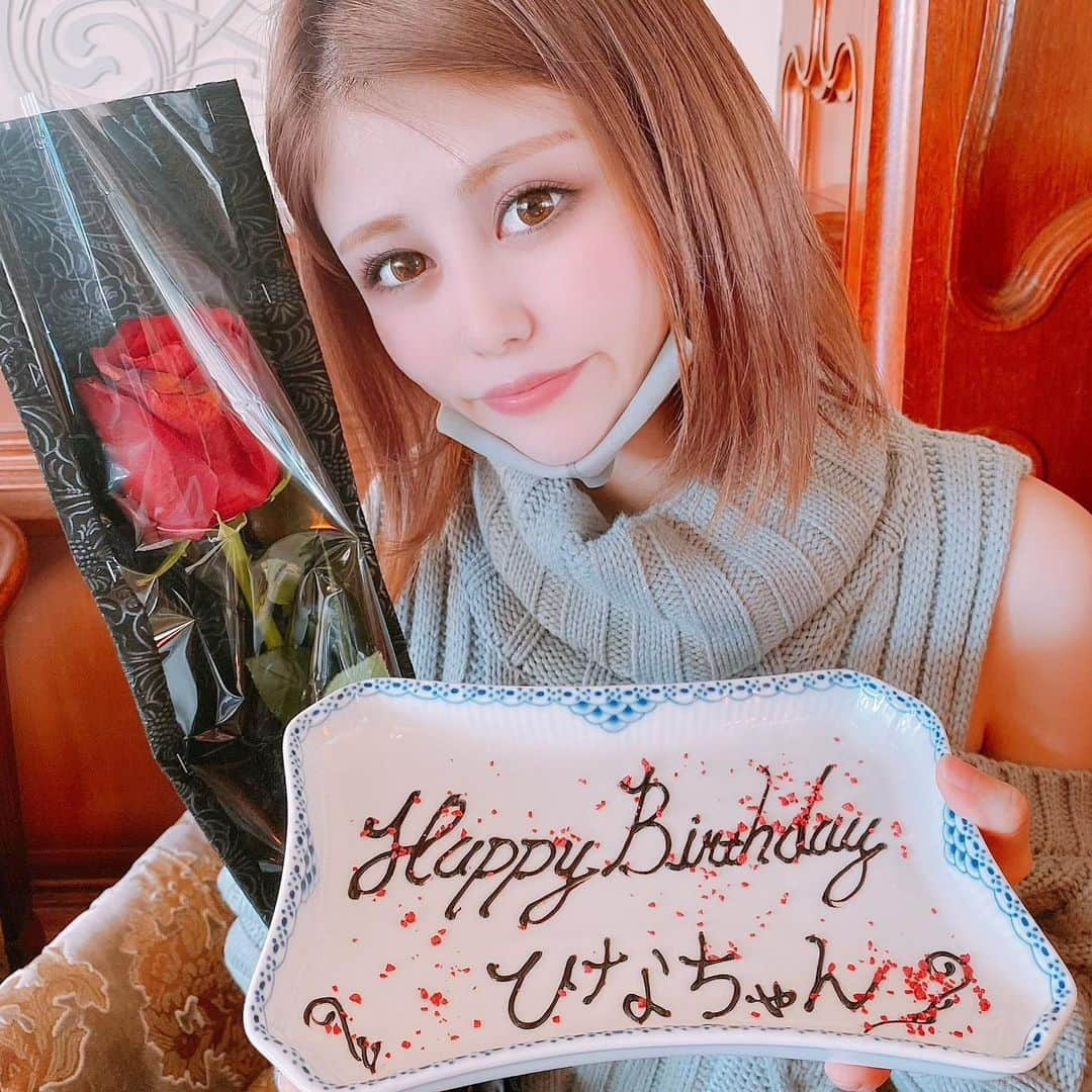 志崎ひなたのインスタグラム：「24歳になりました🎂 仕事もプライベートも充実した年になるようにがんばります❤️これからも変わらずよろしくお願いします💕  #🎂#bd」