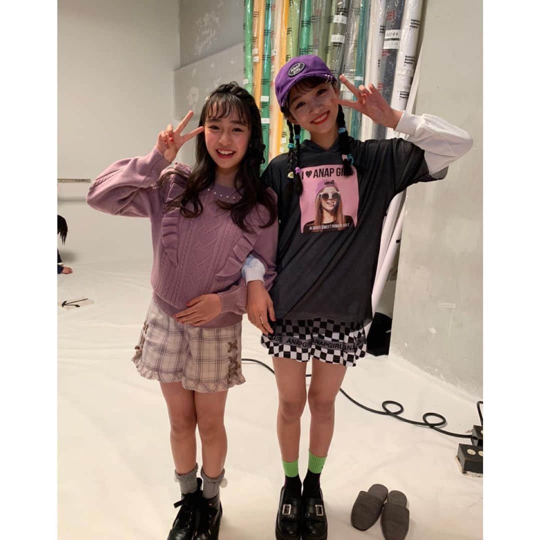 ニコ☆プチのインスタグラム：「メイクページのオフショ📸﻿ ﻿ おうち時間にメイクやヘアアレを練習したら楽しいかも！！﻿ ﻿ ﻿ #ニコプチ﻿ #中山あやか﻿ #藤岡舞衣」