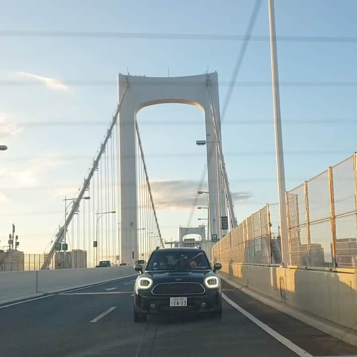 のインスタグラム：「昨年の秋にデビューしたThe New MINI Crossover。その魅力を、モータージャーナリスト竹岡圭さんに試乗を交えてライブ配信していただきました。 ㅤ 見逃した方は是非MINI Japan IGTVをチェック！ ㅤㅤ #MINIjapan #TheNewMINICrossover #この日常にひらめきを」