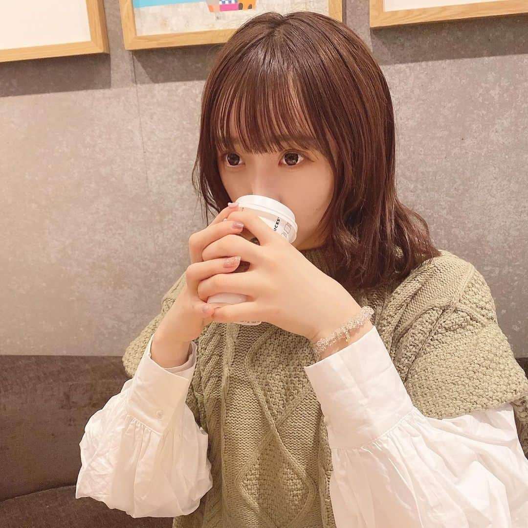 星野麻里愛さんのインスタグラム写真 - (星野麻里愛Instagram)「一緒にのむ？  #スタバ#スタバ好きな人と繋がりたい #スタバ女子#名古屋駅 #名古屋カフェ#名古屋駅カフェ #名古屋cafe#whoswhochico」1月21日 17時55分 - maria.pink28