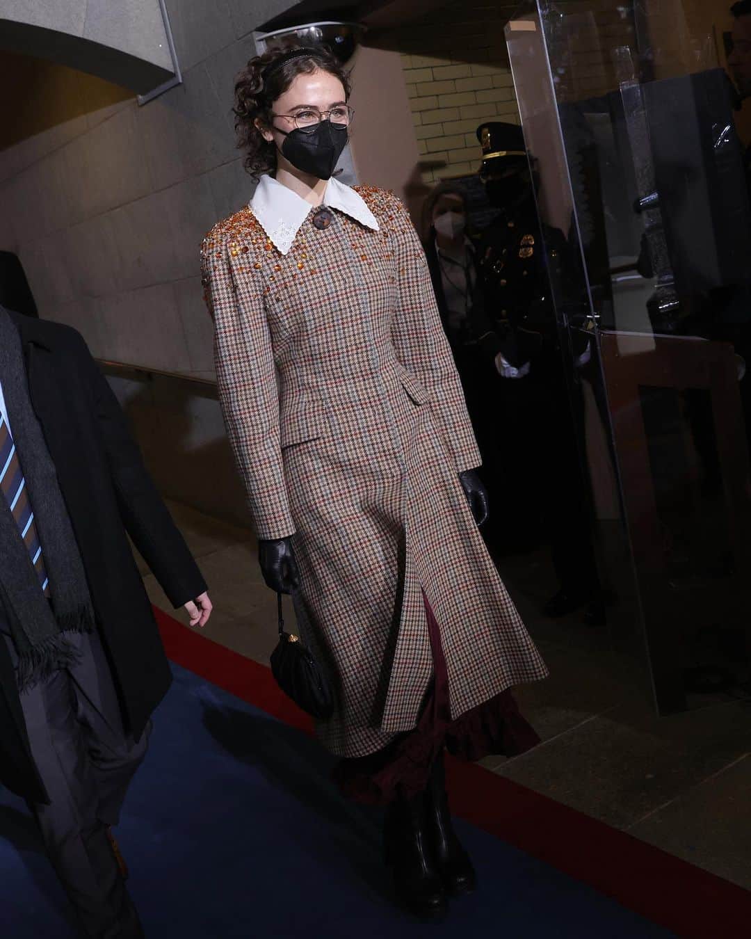 Miu Miuさんのインスタグラム写真 - (Miu MiuInstagram)「#EllaEmhoff wore an embellished #MiuMiuFW20 coat to attend the 46th Presidential #Inauguration in Washington DC.   #MiuMiuGirls」1月21日 17時56分 - miumiu