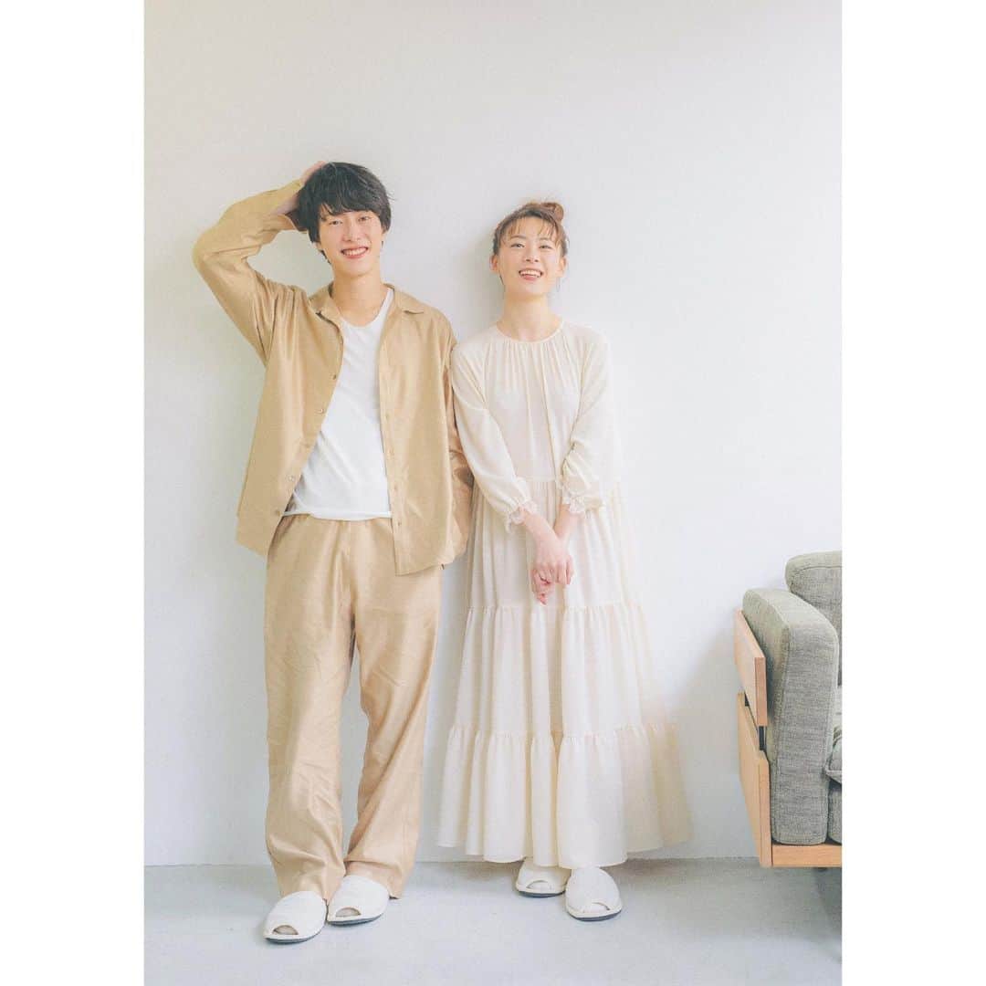 NEWoMan_officialさんのインスタグラム写真 - (NEWoMan_officialInstagram)「［#2HEARTS］ ・ NEWoMan SHINJUKU VALENTINE'S DAY & WHITE DAY ・ -The story of special day- 2 HEARTS わたしから、あなたへ ／ ぼくから、きみへ ・  Scene1's fashion  [ MENS ] UNDERSON UNDERSON　4F #SHIRTS ¥16,000 #PANTS ¥15,500 #INNER ¥5,400 #SOCKS ¥2,400  [ LADIES ] ĽANGÉLIQUE　M2 #Slip　¥24,000 #ONEPIECE　 ¥38,000  [ OTHER GOODS ] UNDERSON UNDERSON　4F #PLUSHDOLL　(S)¥2,900 (M)¥4,500   all+tax　その他スタイリスト私物  ・ 大切なひとを思い浮かべて贈り物をしたくなるような。ふたつの視点で織り成すスペシャルストーリーをニュウマン新宿からお届けします。ストーリー全文や、バレンタイン期間限定スイーツ、人気パティスリーの催事案内、スタイリスト#濱本愛弓 さんによるスタイリング紹介など、バレンタイン&ホワイトデーをまるごと楽しめるコンテンツが満載です。プロフィール欄URLからぜひご覧ください。 ・ ✨Gift for You SCRATCH ! キャンペーン✨ ニュウマン新宿で期間中、1会計 ¥5,000(税込)以上お買い上げで1枚チャレンジ！「あたり」が出たら、そのまま ¥500 クーポンとしてお使いいただけます。ご利用にあたっての詳細は券面をご確認ください。 ・ #NEWoMan #NEWoMan_shinjuku #ニュウマン #新宿 #ニュウマン新宿 #2021SS #styling #ランジェリーク #アンダーソンアンダーソン #おうちコーデ #STAYHOME #おうち時間  #newoman_valentine #valentinesday  #バレンタイン #バレンタインギフト #gift #贈り物  #instafashion #わたしからあなたへ #その瞬間に物語を」1月21日 17時59分 - newoman_shinjuku