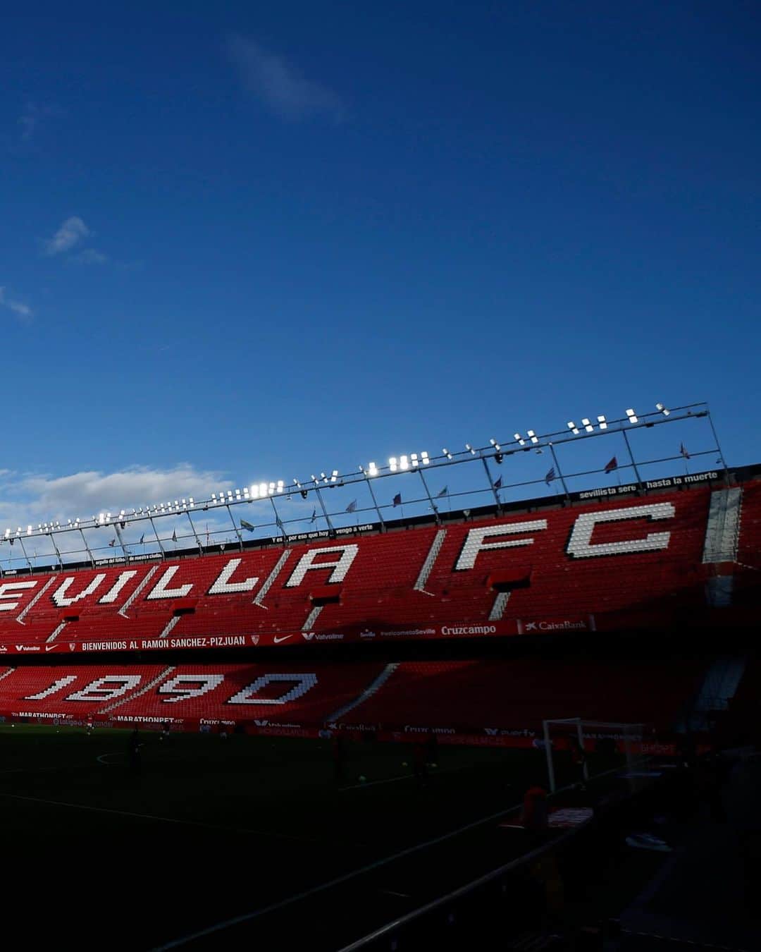 LFPさんのインスタグラム写真 - (LFPInstagram)「😍🏟 @sevillafc 🏟😍  #SevillaFC #RamonSanchezPizjuan #LaLiga #LaLigaSantander #Football #YouHaveToLiveIt #HayQueVivirla #Stadium」1月21日 17時59分 - laliga