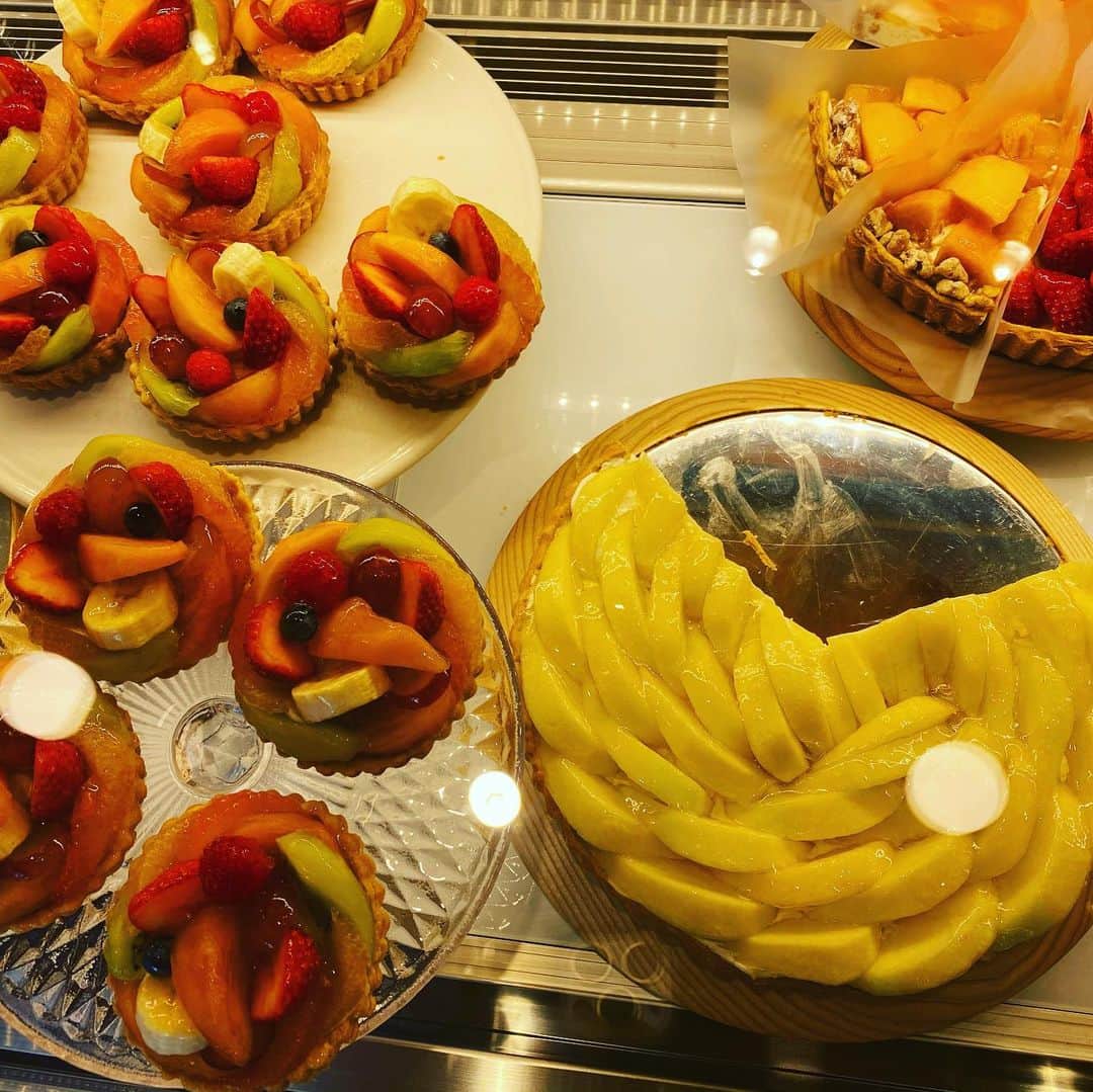 広崎うらんさんのインスタグラム写真 - (広崎うらんInstagram)「いつもの恵比寿神社にお正月三ヶ日過ぎてから初詣にいきまして🎍その帰りに新しいお店が気になりまして入りましたとさ。 素材重視のタルト屋さん❤️チェリートマトとクリームチーズとか柿とかさつま芋とか、色々あったけど、とてもシンプルで美味しかった😋12月にオープンしたAM STRAM GRAM #アムストラムグラム   @amstramgram_ebisu  #urandish  #タルト #トマトのタルト  #恵比寿神社」1月21日 18時10分 - uranhirosaki