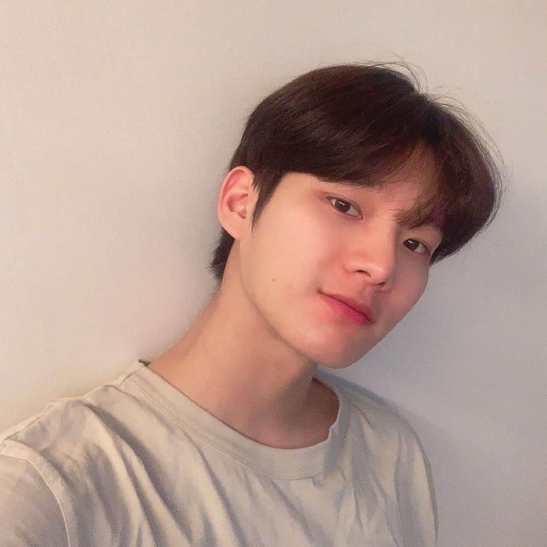 のインスタグラム：「다들 잘 지내나요?? みなさんげんきですか？？  #ORβIT #EαRTH」