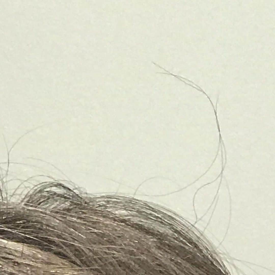 柿崎洋一郎さんのインスタグラム写真 - (柿崎洋一郎Instagram)「鏡を見て気になるものが！！  数本髪の毛がポヨヨーンと立ってる！！」1月21日 18時06分 - kakiyan37