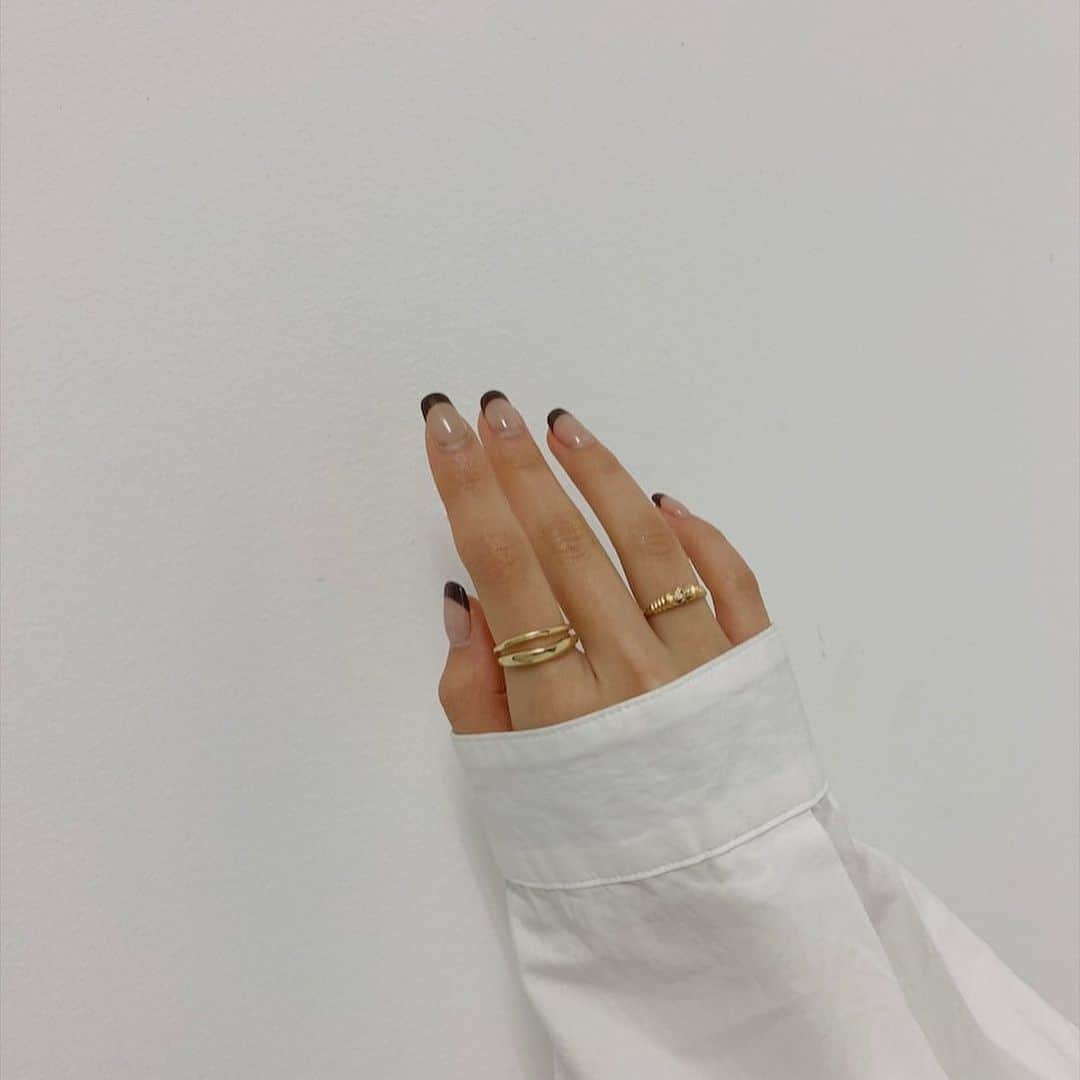 花山瑞貴さんのインスタグラム写真 - (花山瑞貴Instagram)「質問の多い今のnailはこんな感じ💅 初のフレンチ可愛すぎて次もフレンチにしたいな〜 2枚目は載せてなかった前回のネイル 今回はちょっと長めにしたの◉ @theconrat」1月21日 18時07分 - mi_smile25