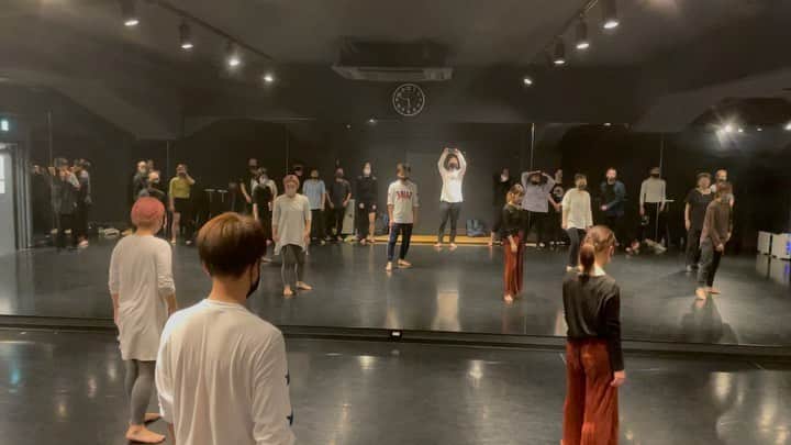 黒須洋壬のインスタグラム：「黒須洋嗣 JAZZ CLASS 2021.Jan.21 @danceworks_jpn  @xross  #alive @abemao_official  #dance #jazzdance  #mask #stopingsisters現る #tokyo #japan」