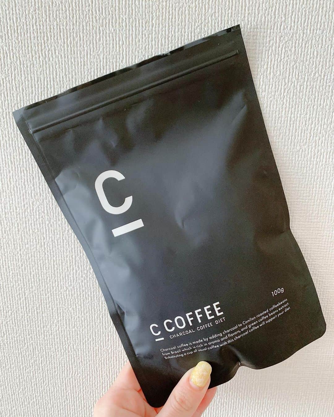 白井佑奈さんのインスタグラム写真 - (白井佑奈Instagram)「🐰💗🐰💗 . . 飲むだけダイエットで話題のC_COFFEE✨ . ついにデビューしてみた😆💕 . MCTオイルも入ってるから脂肪分解も早くて嬉しい✨ . とりあえず1ヶ月続けてみよう❣️ . . . ＊＊＊＊＊＊＊＊＊＊ C_COFFEE @c_coffee_official ＊＊＊＊＊＊＊＊＊＊ . プロフィールリンクはこちら👉 @yuna_smile0130  . . #c_coffee#デトックス#コーヒー習慣#おうちカフェ#cコーヒー #チャコールクレンズ#チャコールコーヒー#おうち時間#大人可愛い#大人可愛いコーデ#おしゃれになりたい#ダイエット#ダイエット方法#ダイエットドリンク#簡単ダイエット#ダイエットレシピ#飲むだけダイエット#痩せ#痩せる方法#痩せる習慣#美脚#サロンモデル#サロンモデル希望#サロンモデル東京#coffee#japanesegirl#diet#fff#cute#instagood」1月21日 18時36分 - yuna_smile0130