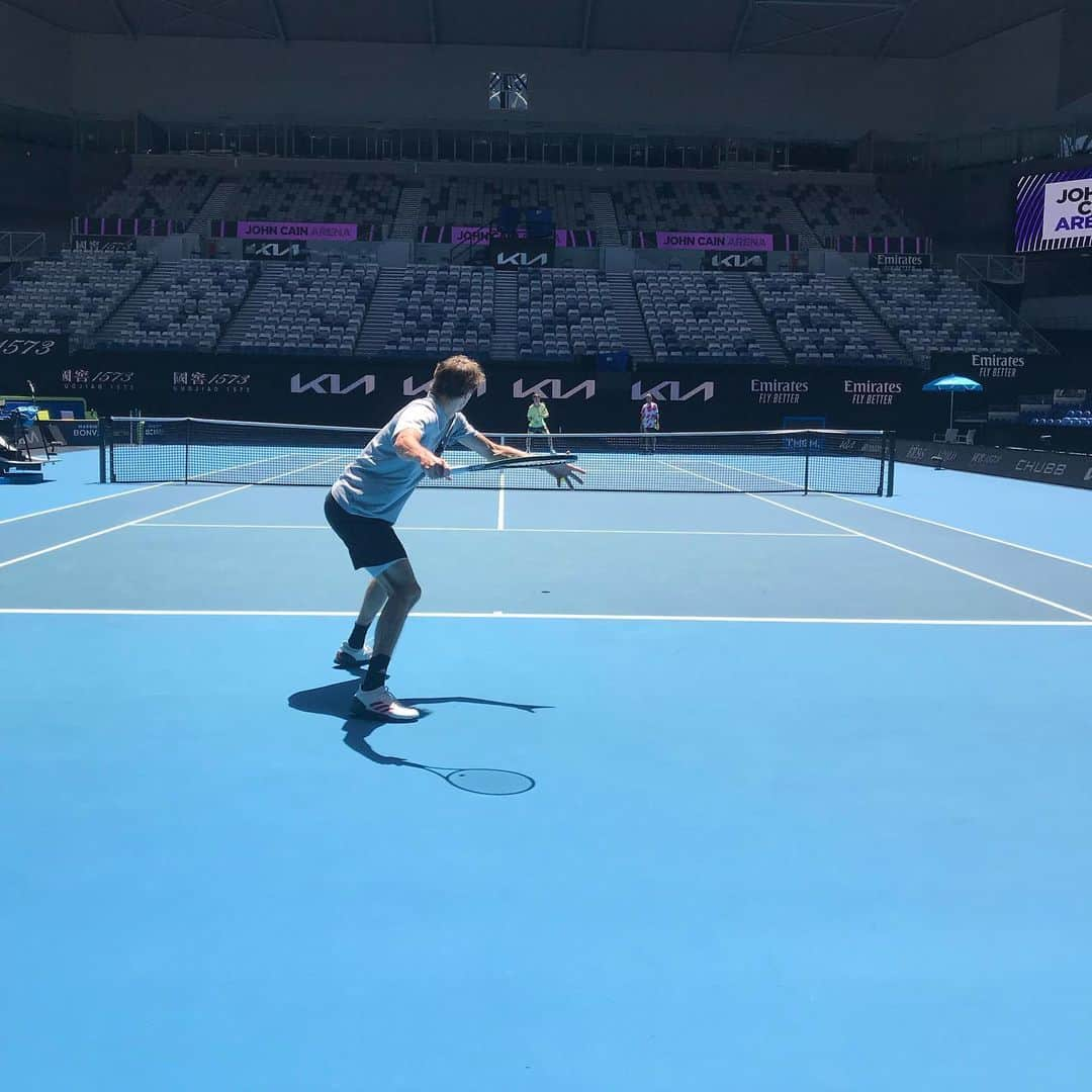 アレクサンダー・ズベレフさんのインスタグラム写真 - (アレクサンダー・ズベレフInstagram)「🎾🎾」1月21日 18時28分 - alexzverev123