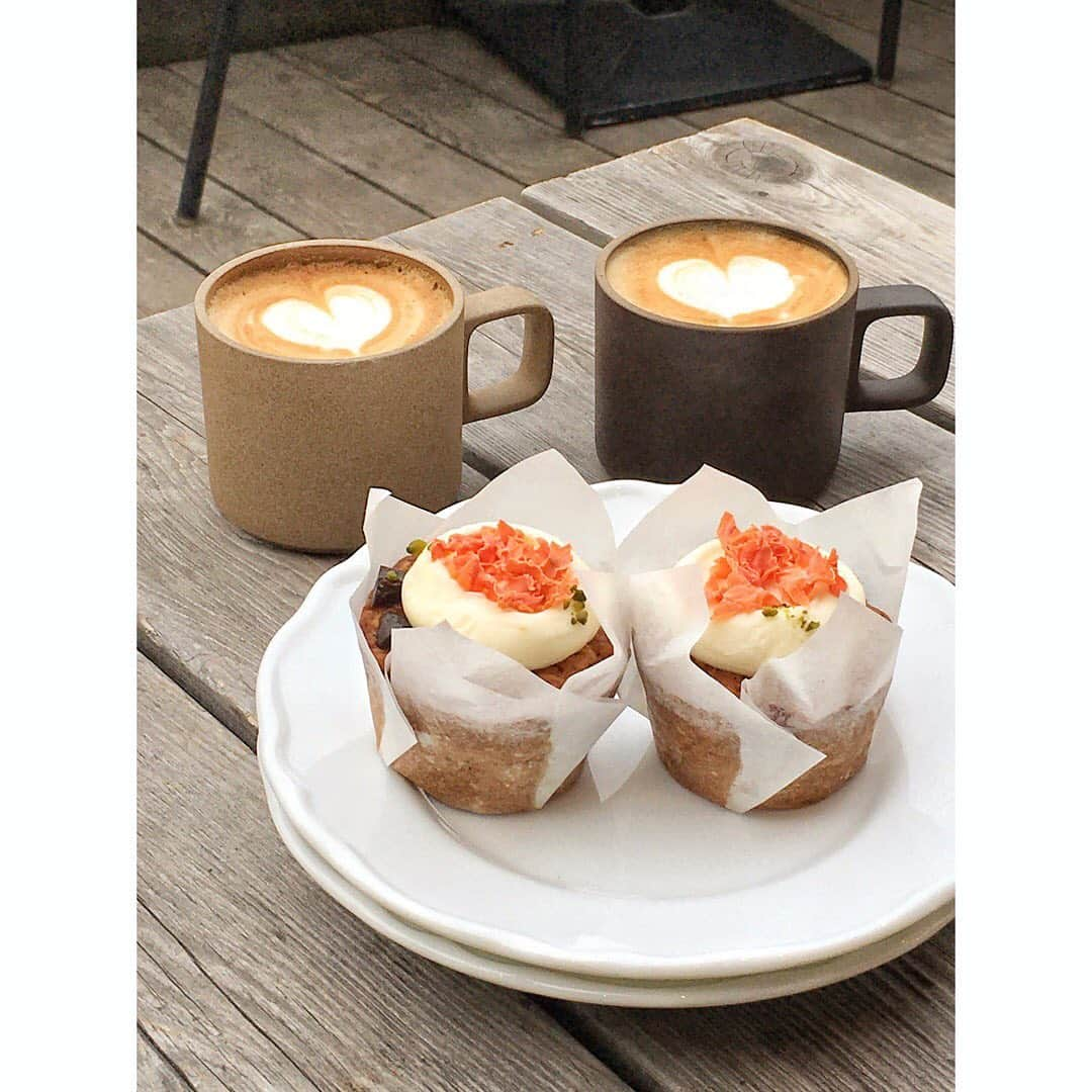 新井乃亜さんのインスタグラム写真 - (新井乃亜Instagram)「☕️ #gardenhousecrafts ✨ 亜美ちゃんとまたきゃろ活🥺🥕 最近きゃろに囚われの身🤭💕  #ガーデンハウスクラフツ #代官山カフェ #代官山ランチ  #代官山グルメ #渋谷カフェ #渋谷ランチ #渋谷グルメ  #東京カフェ #東京カフェ巡り #キャロットケーキ部  #다이칸야마카페 #시부야카페 #다이칸야마맛집 #시부야맛집  #도쿄카페 #도쿄맛집 #도쿄카페투어 #キャロットケーキ」1月21日 18時50分 - noa__arai