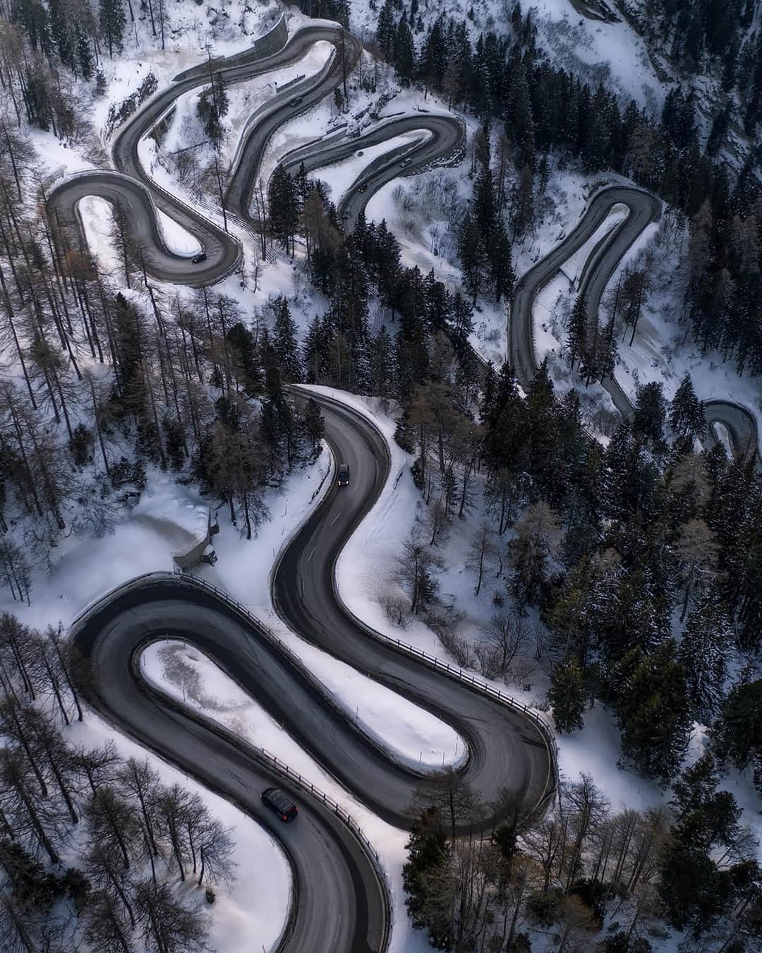 BMWのインスタグラム：「Spot #TheX5. The BMW X5. #BMW #X5 #BMWrepost @lucacornago」