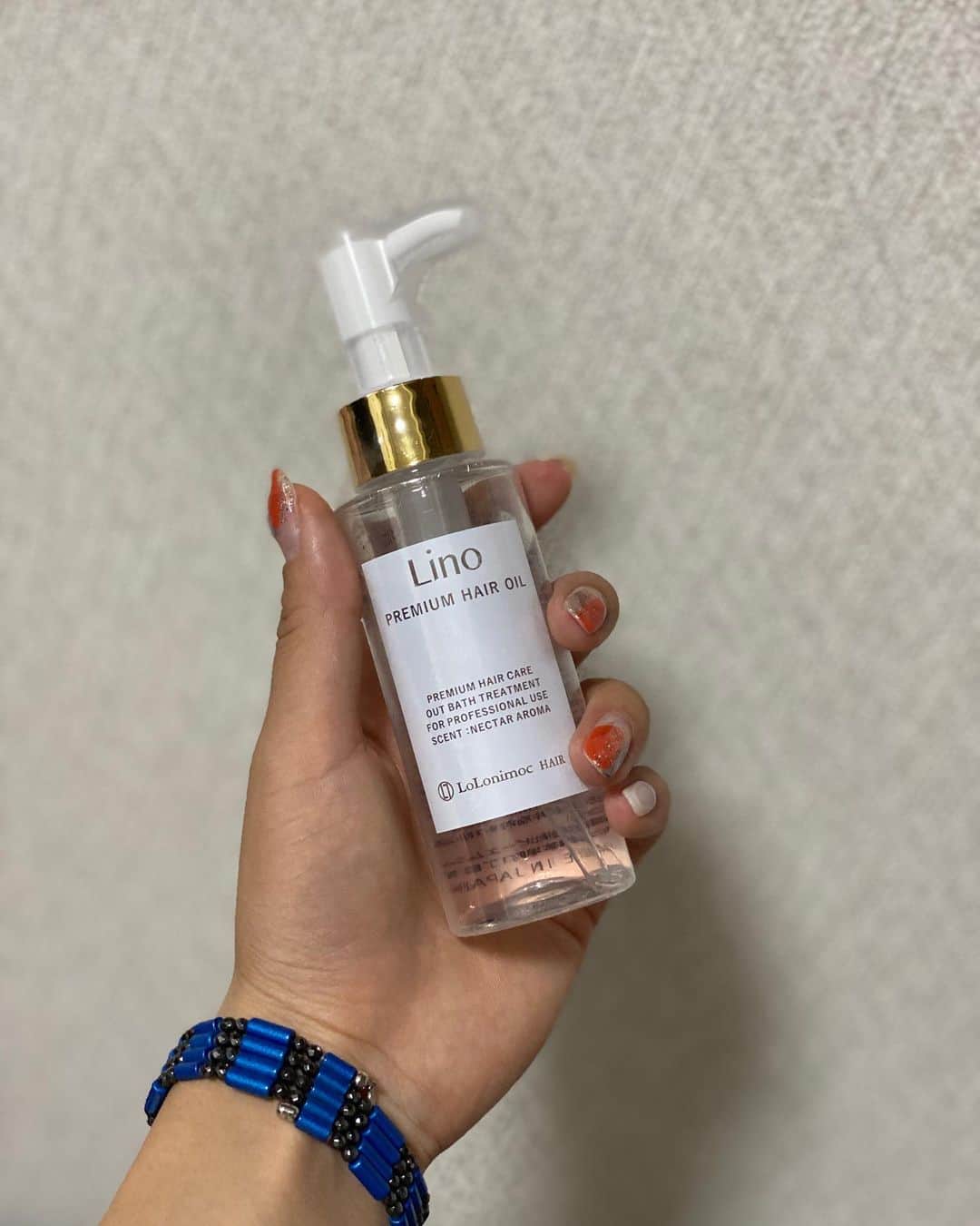 篠崎愛のインスタグラム：「お気に入りのヘアオイル ベタつかないでサラサラでいい匂い✨ もう3本目😎 @lolonimochair」