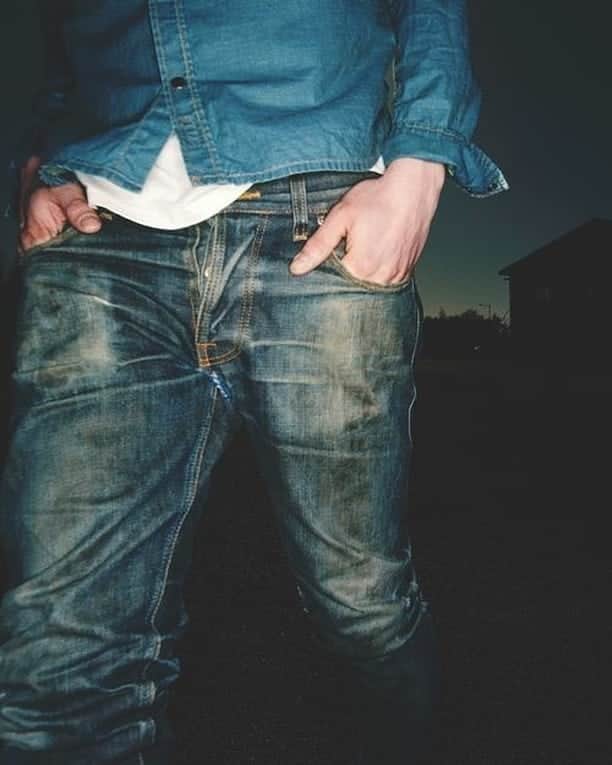 のインスタグラム：「An image from the @nudiejeans vault. ​ ​@cee.are.dee remembers when he was breaking in his first raw denims, a pair of Average Joe's, I would look at that picture and look at my jeans wondering when they were going look this good!  Someone somewhen told me an interesting little fact that I've never been able to confirm. See how the fly at the top doesn't quite match up. This isn't because they are over stretched, it was a manufacturing mistake in the first batch that folk thought was on purpose and loved. So, Nudie had to keep it that way. Dunno if this is fact or denim fiction but I like it.」