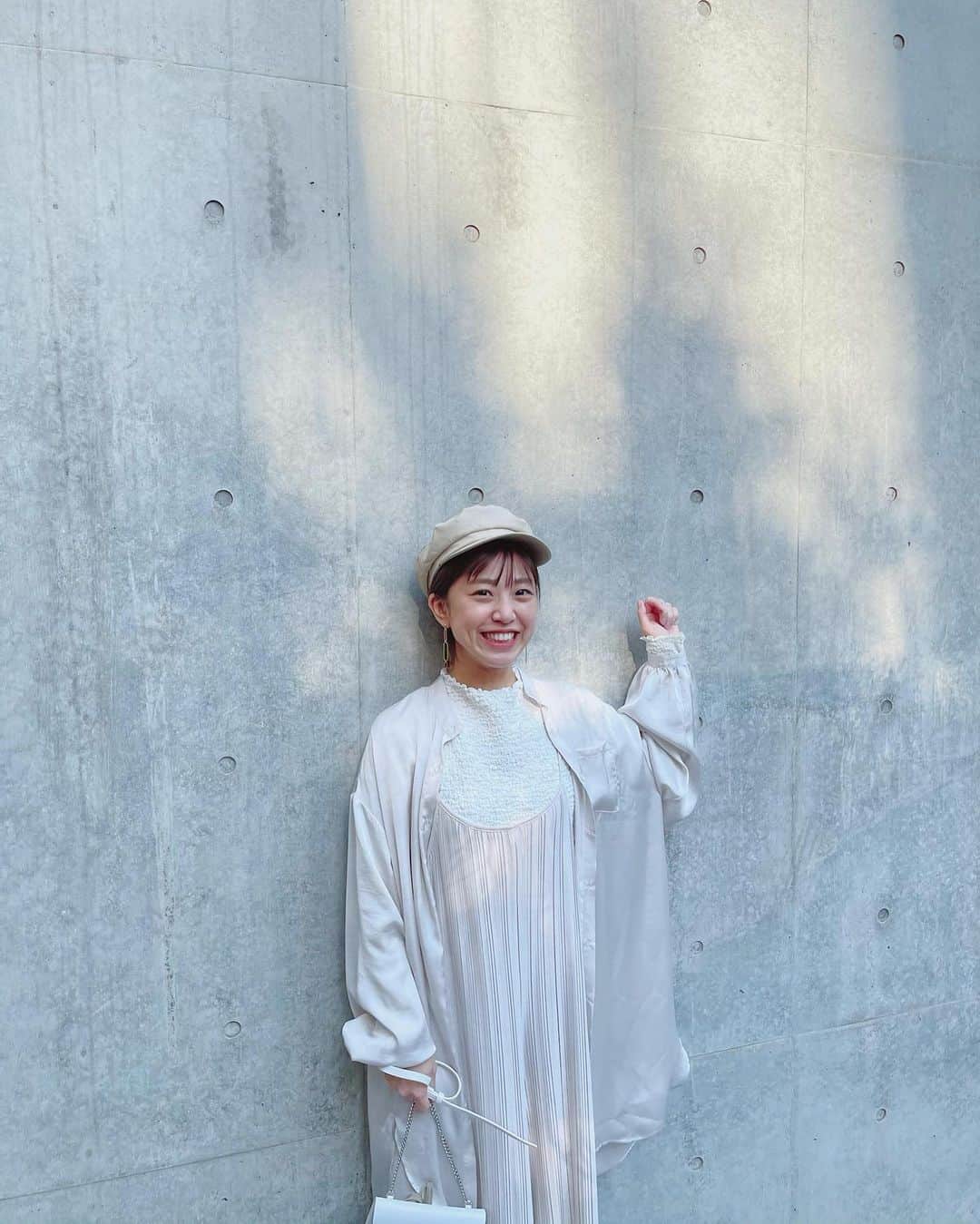 本橋優華のインスタグラム：「お洋服は春◡̈⃝ 白ぽいの好きです。 今日寒すぎる。  #2021ss#white#beige#hat#ootd#allinone #colony2139#colony2139_black#harajuku#tokyo」